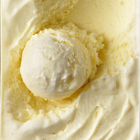 Homemade Ice Cream With Eggs, Vanilla Ice Cream Homemade, Bourbon Ice Cream, Custard Ice Cream, Vanilla Ice Cream Recipe, Making Homemade Ice Cream, Ice Cream Maker Recipes, Premium Ice Cream, Homemade Vanilla Ice Cream