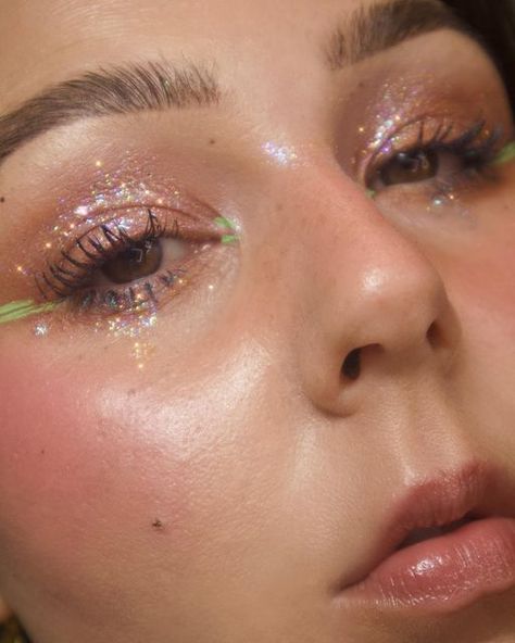 Chrome Eye Makeup Look, Duo Chrome Makeup, Pop Of Colour Eye Makeup, Danessa Myricks Twin Flames, Simple Glitter Eye Makeup, Subtle Clown Makeup, Soft Fairy Makeup, Coloured Mascara, Chrome Makeup