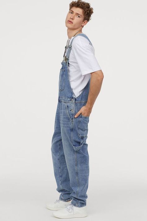 Overalls Men Fashion Outfits, Overalls Men Fashion, Vintage Outfits Men, Baggy Jeans Outfit, Look Festival, Overalls Men, Denim Dungarees, Outfits Hombre, Dope Outfits For Guys