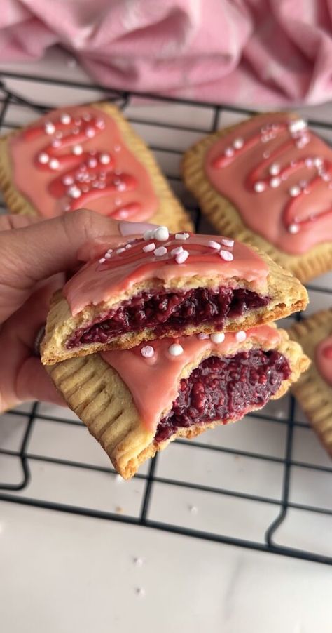 Raspberry Protein Pop Tarts Mcdonalds Holiday Pie, Strawberry Pop Tarts, Strawberry Pop, Poptart Recipe, Strawberry Pop Tart, Dessert Items, Cake Mug, Holiday Pies, Pop Tart