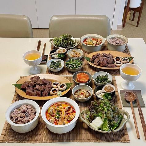 Meal For Two Aesthetic, Korean Meal Aesthetic, Food Aesthetically, Korean Lunch, Food Babe, Healthy Lifestyle Food, Yummy Comfort Food, Food Journal, Food Snapchat