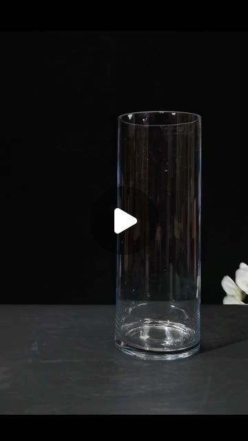 Christina Sullivan Roughan on Instagram: "OK Friends, not only is this flower arrangement gorgeous but this DIY video show us how we can emulate this look at home!   Who is going to join me in trying to do this too?   Thank you @hoanhi689 for the tutorial!   #roughaninteriors #interiordesigners #interiorstyling #flowerarrangement  #floraldesign #floral  #floralart" Floral Arrangement Tutorials, Ikebana Arrangements, Ikebana Flower Arrangement, Video Show, Show Us, Diy Videos, Ikebana, Flower Arrangement, Join Me