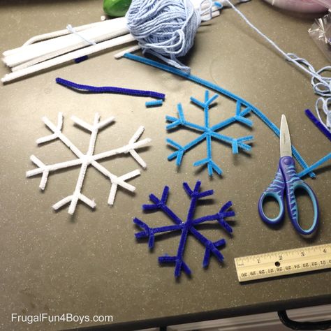 Borax Crystal Snowflake Science Experiment - Frugal Fun For Boys and Girls Borax Ornaments, Snowflake Science, Snow Preschool, Borax Snowflakes, Snowflakes Science, Winter Stem Activities, Winter Science Activities, Fun With Grandkids, Borax Crystals