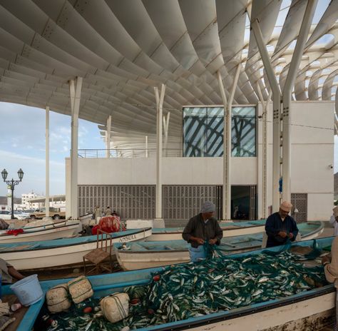 Fishermen emptying their nets, Muttrah Fish Market, Muscat, Oman. | Aga Khan Trust for Culture / Cemal Emden (photographer) | Shortlisted 2017-2019 Cycle of Aga Khan Award of Architecture #AKAA (Award is associated with Aga Khan Trust for Culture #AKTC , an agency of the Aga Khan Development Network #AKDN ) Shipyard Architecture, Fish Architecture, Fish Inspired Architecture, Fish Market Design, Open Air Market Architecture, Fishing Architecture, Fish Market Architecture Design, Fish Market Architecture, Market Architecture