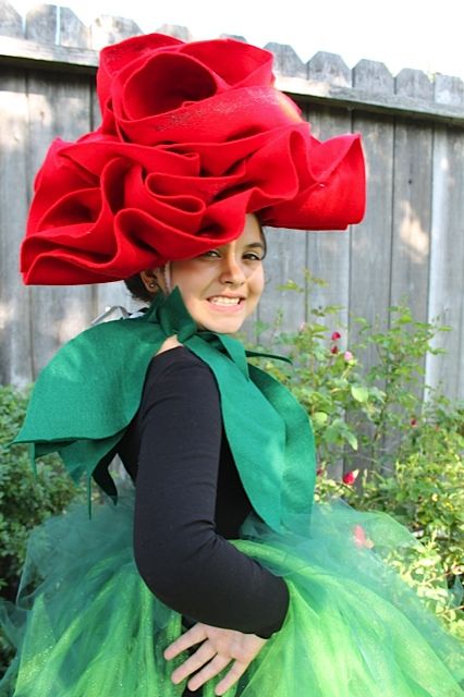 "The Rose"costume from Beauty and the Beast. Visit my FaceBook page @art by julia yeremian Summer Party Diy, Beauty And The Beast Diy, Rose Costume, Beauty And The Beast Costume, Beast Costume, Carnaval Costume, Beauty And The Beast Party, Flower Costume, Alice In Wonderland Costume