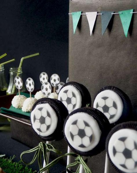 Football Dessert Table, Soccer Treats, Football Desserts, Soccer Snacks, Soccer Banquet, Soccer Theme Parties, 7th Birthday Party Ideas, Soccer Birthday Parties, Soccer Theme