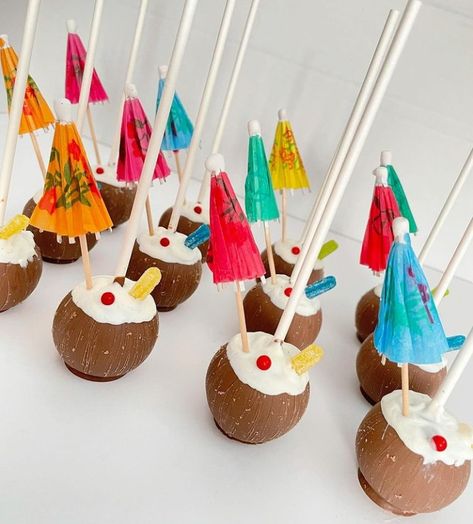 Hawaiian Cake Pops, Princess Cakepops, Luau Party Desserts, Luau Cake Pops, Beach Cake Pops, Pool Party Treats, Luau Desserts, Birthday Stitch, Hawaii Birthday Party