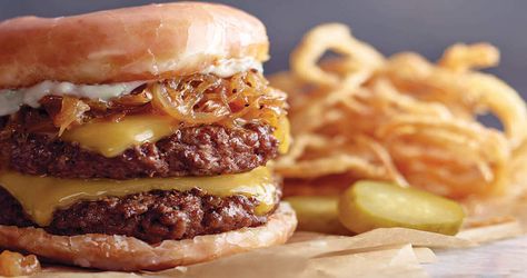 Brunch Burger Recipe, Doughnut Burger, Donut Burger, State Recipes, Beef Burgers Patties, Doughnut Recipes, Brunch Burger, Cheddar Burger, State Fair Food