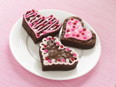 Valentines Brownies, Heart Shaped Brownies, Pumpkin Shaped Cookies, Valentines Dessert, Valentine Sweets, Valentines Desserts, Valentines Treats, Valentines Baking, Bake Sale Ideas