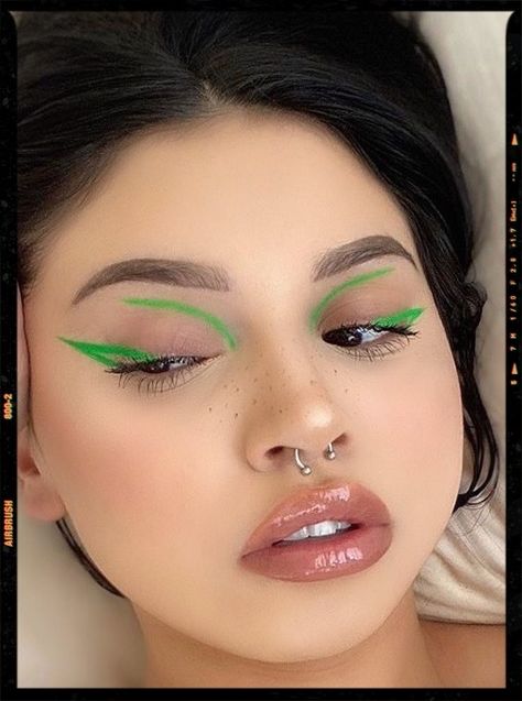 graphic eyeliner St Patrick’s Day Eyeliner, St Patricks Eye Makeup, Green Eyeliner Graphic, Green Makeup Eyeliner, Green Day Makeup, Green Eyeliner Makeup Looks, St Patricks Day Eye Makeup, St Patricks Makeup, Green And Red Makeup