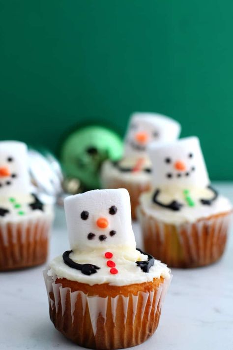 Snowman Recipes, Easy Christmas Cupcakes, Melting Snowman, Winter Dessert, Snowman Cupcakes, Melting Snowmen, Holiday Cupcakes, Winter Desserts, Easy Cupcakes