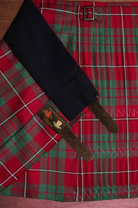 The Making of The Kilt – GNKilts Utility Kilt Pattern, Kilt Pattern Diy, Scottish Party, Kilt Pattern, Blanket Skirt, Scottish Costume, Utility Kilt, Scottish Kilts, Easy Toddler