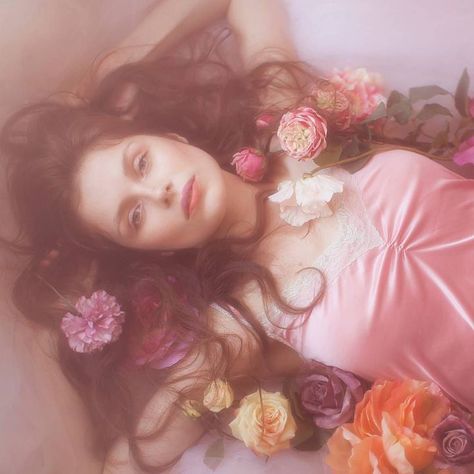 pastel Pink Photography, Flower Photoshoot, Dreamy Photography, Photography Flowers, Ideas Vintage, Flower Beauty, Aesthetic Vintage, Photography Inspo, Vintage Photography