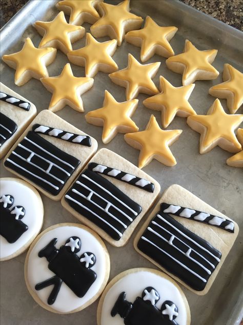 Oscar Themed Desserts, Hollywood Themed Snacks, Hollywood Dessert Table, La La Land Party Decorations, Old Hollywood Food, Movie Theme Snacks, Hollywood Theme Party Food, Oscar Cookies, Old Hollywood Birthday Party