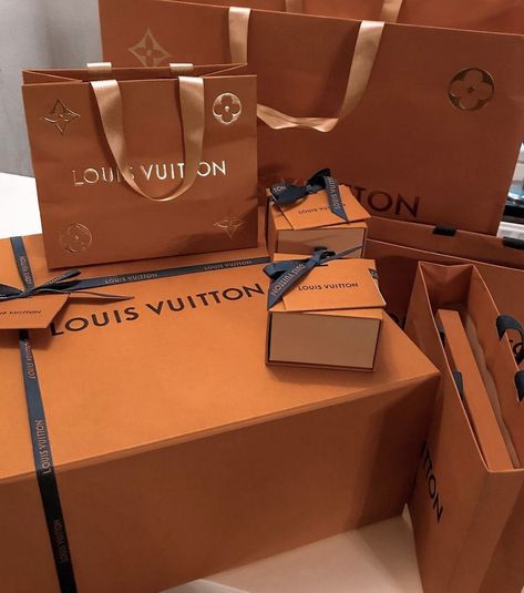 Louis Vuitton Gift, Luxury Birthday Gifts, Louis Vuitton Gifts, Luxury Birthday, Luxury Lifestyle Women, Expensive Gifts, Rich Girl Lifestyle, Luxury Girl, Luxury Lifestyle Dreams