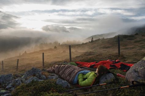 Bivvy Sacks for the New Initiates. Got my fill in the Marines but there are some good tips here! #outdoors #nature #sky #weather #hiking #camping #world #love http://bit.ly/2wPPmB7 Cowboy Camping, Bat Creature, Hiking Yosemite, Sleep Outside, Acadia National Park Camping, Hike Backpack, Grand Canyon Camping, Best Sleeping Bag, Lets Go Camping