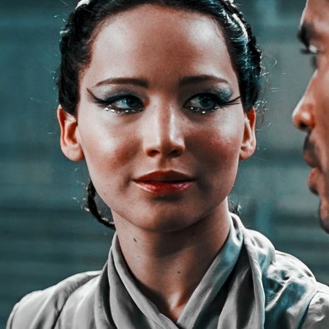 Hunger Games Capitol Makeup, Katniss Makeup, Katniss Everdeen Makeup, Thg Aesthetic, Hunger Games Makeup, Games Makeup, Hunger Games Capitol, Hunger Games Movies, Haircut Inspiration