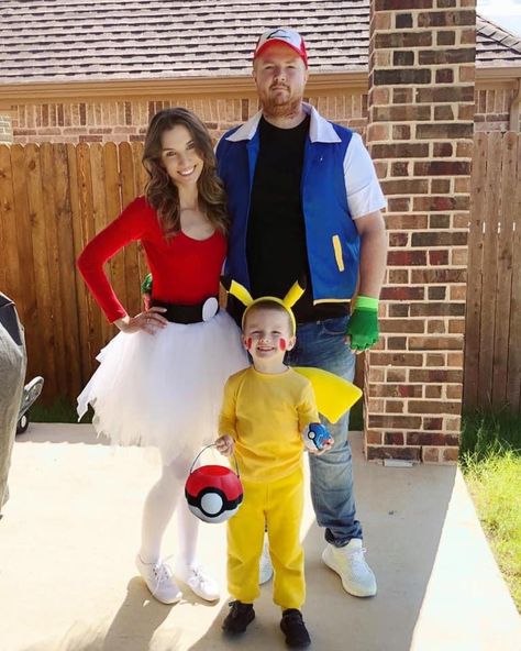 3 Family Halloween Costumes, Pokemon Costumes Diy, Disney Family Costumes, Pokemon Halloween Costume, Family Costumes Diy, Police Halloween Costumes, Family Themed Halloween Costumes, Sibling Costume, Family Halloween Costume