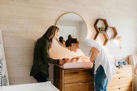 2 Moms And A Daughter, Two Moms Aesthetic, Two Moms, Wlw Pregnancy Aesthetic, Two Moms Family Lgbt Aesthetic, Lesbian Family Photos, Lesbian Maternity Photoshoot, Lesbian Family Photos With Baby, Two Moms Family Lgbt