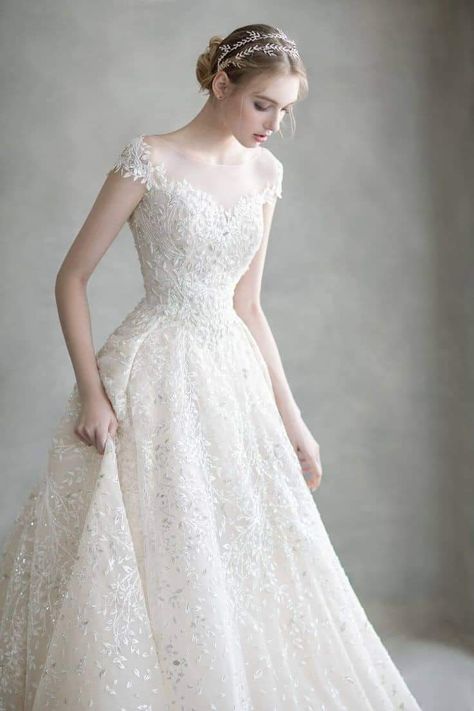 Wedding Dress Korean Style, Kasut Pengantin, Christian Wedding Gowns, Korean Wedding Dress, Baju Kahwin, Simple Wedding Gowns, Bride Dress Simple, Classy Wedding Dress, Stylish Wedding Dresses