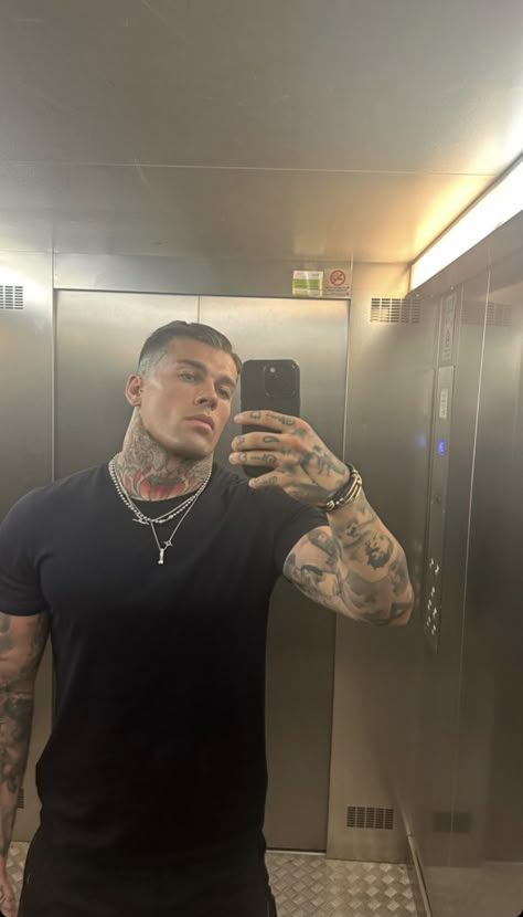 Big Tattooed Men, Stephen James Aesthetic, Stolen Touches, Men With Tattoos, Guys With Tattoos, Roy Cohn, Stephen James Model, Tattooed Man, Dark Haired Men