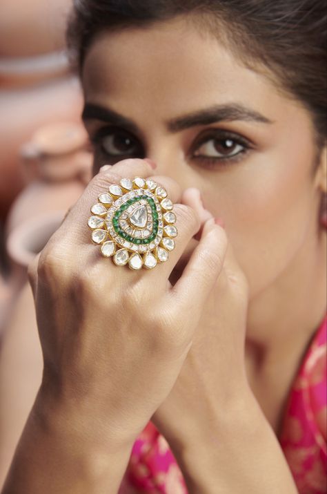 Cocktail ring in fine silver and moissanite polkis by Paisley Pop #paisleypop #polki #kundan #jewellery #indianjewellery #jewelry #jewellerystyling #indianwear #wedmegood #weddingdress #lehenga #saree #jhumka #chandbali #choker Polki Diamond Ring, Polki Cocktail Rings, Polki Rings Design, Vilandi Jewellery, Jadau Rings, Hand Modelling, Polki Rings, Kundan Rings, Diamond Polki Jewellery