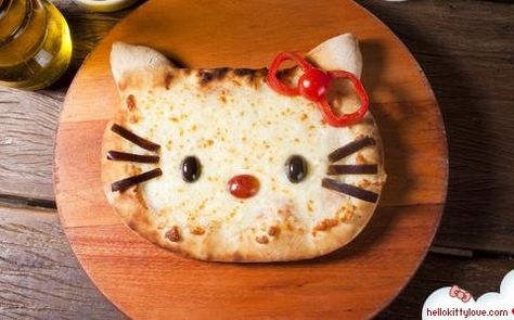 Hello kitty pizza Hello Kitty Pizza, Cute Pizza, Pizza Art, Food Art For Kids, Pizza Design, Hello Kitty Party, Party Food And Drinks, Edible Food, Snacks Für Party