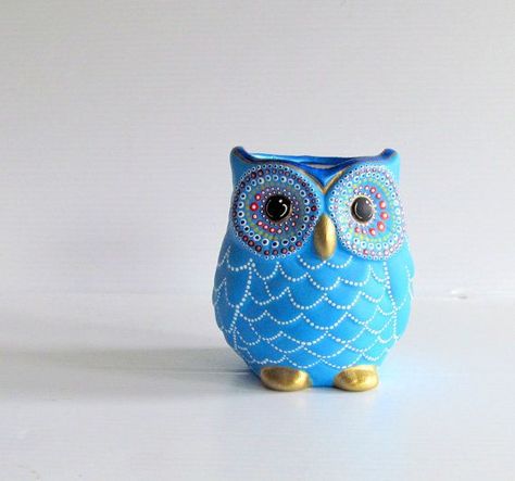 ceramic owl | Best 25+ Ceramic owl ideas on Pinterest | Clay owl ... Painted Owls, Owl Pottery, Newspaper Crafts Diy, Painted Owl, Concrete Paint, Clay Owl, Owl Vase, Blue Owl, Dot Dot