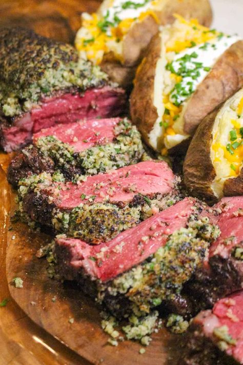 Stuffed Beef Tenderloin Recipes, Garlic Beef Jerky Recipe, Honey Garlic Beef, Stuffed Beef Tenderloin, Crusted Beef Tenderloin, Beef Jerky Recipe, Whole Beef Tenderloin, Over The Fire Cooking, Beef Tenderloin Recipes