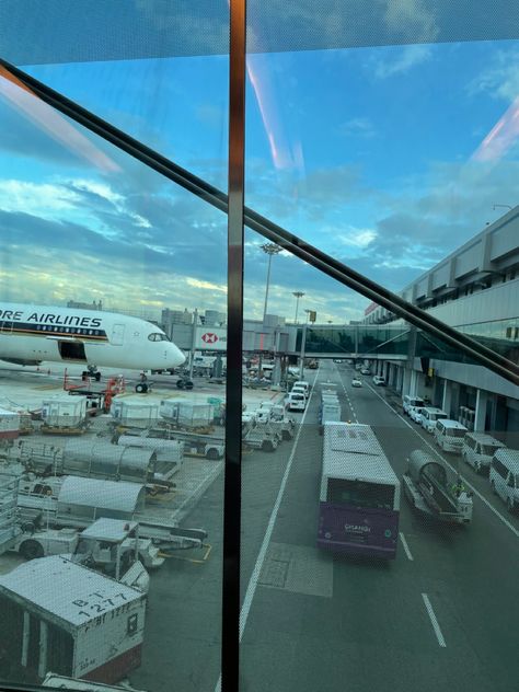 #airport #singapore #aesthetic Changi Airport Singapore Aesthetic, Singapore Student Life, Singapore Airport Snapchat, Changi Airport Aesthetic, Singapore Airport Aesthetic, Flight Snap, Airport Feeling, Singapore Aesthetic, Singapore Airport