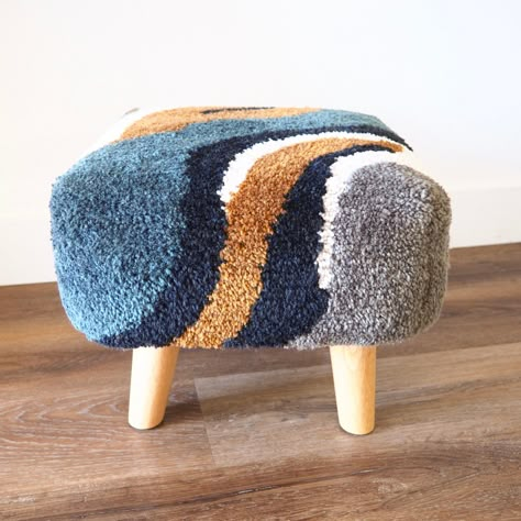 Punch Needle Ottoman, Tufting Furniture, Tufting Inspiration, Diy Pillow Designs, Yarn Rugs, Rugs Tufting, Punching Needle, Tufting Art, Punch Needle Designs