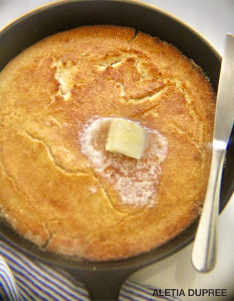 Southern Buttermilk Cornbread - Aletia DuPree Cornbread Recipe From Scratch, Homemade Cornbread Recipe, Skillet Cornbread Recipe, Easy Homemade Cornbread, Southern Cornbread Recipe, Cornmeal Recipes, Easy Cornbread Recipe, Best Cornbread Recipe, Cornbread Recipe Sweet