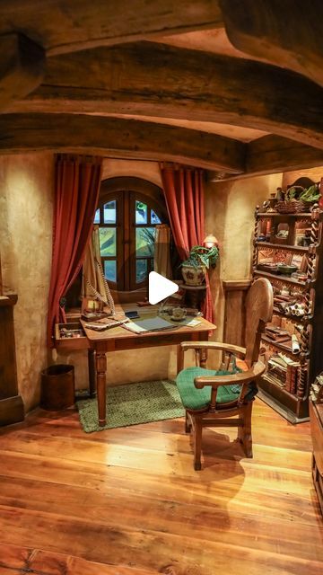 Hobbit Living Room Aesthetic, Lotr Home Aesthetic, Bilbo Baggins House, Hobbit Room, Hobbit House Aesthetic, Hobbit Holes, Hobbit Hole Interior Aesthetic, Hobbit House Kit, Building A Hobbit Hole House