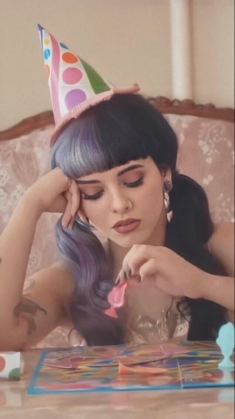 Melanie Martinez Wallpaper Laptop, Melanie Aesthetic, Cry Baby Melanie Martinez, Melanie Martinez Photos, K-12 Melanie Martinez, Melanie Martinez Drawings, Melanie Martinez Photography, Party Photoshoot, Pity Party