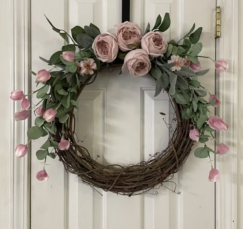 Simple Spring Wreath, Aesthetic Home Decor Ideas, Rag Wreaths, Door Decks, Spring Wreath For Front Door, Easter Door Hanger, Lambs Ear Wreath, Door Wreaths Diy, Summer Door Wreaths