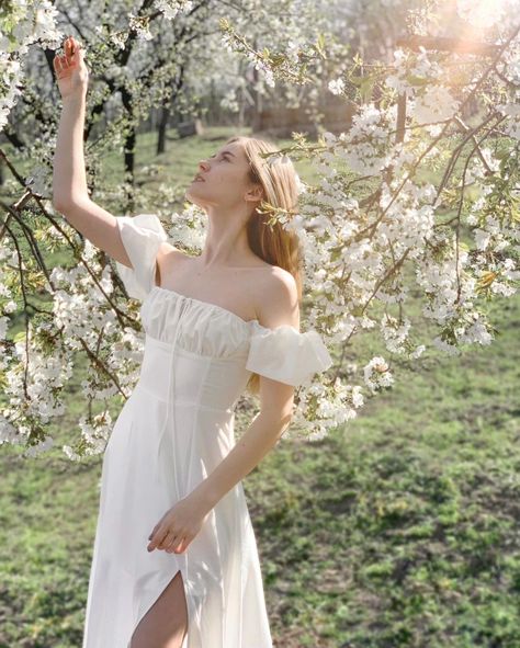 @__dianac__ shared a photo on Instagram: “𝒫𝓊𝓇𝒾𝓉𝓎 . . . #spring #springtime #fairy #fairytail #fineart #feminine #whitedress #springfashion #photoshoot #nature #bloom #sun #inspo…” • Apr 18, 2022 at 3:07pm UTC Purity Photoshoot, Persephone Photoshoot, Floral Dress Photoshoot, Bunny Woman, Element Photography, Pretty Senior Pictures, Garden Photo Shoot, Spring Photoshoot Ideas, Newjeans Core