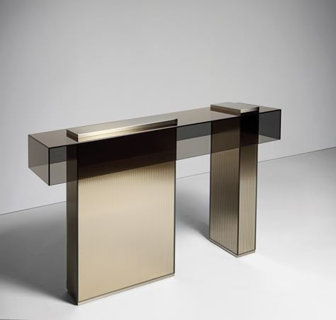 https://www.archiproducts.com/en/products/visionnaire/rectangular-glass-console-table-marty-console-table_338031 Luxe Interior Design, Console Table Design, Console Table Decorating, Glass Console Table, Console Cabinet, Modern Console, Design Del Prodotto, Sideboard Console, Italian Furniture