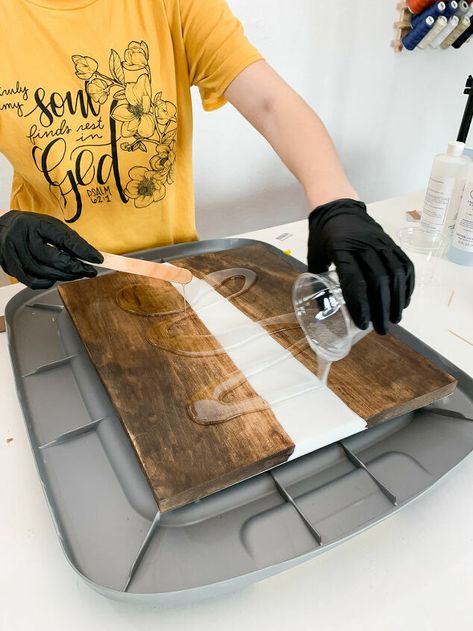 Resin In Wood, Diy Resin Tray, Resin Products, Resin Tray, Diy Upcycle, Epoxy Resin Wood, Epoxy Resin Crafts, Good And Bad, Resin Craft