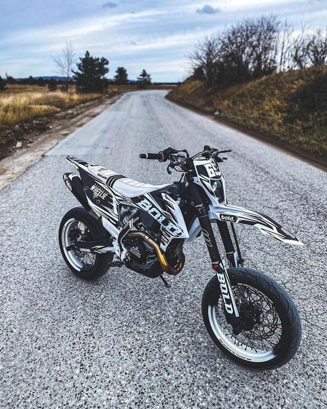 Ktm 450 Exc, Ktm Dirt Bikes, Moped Bike, Dirt Bike Gear, Ktm 450, Cool Dirt Bikes, Image Moto, Ktm 125, Ktm 690