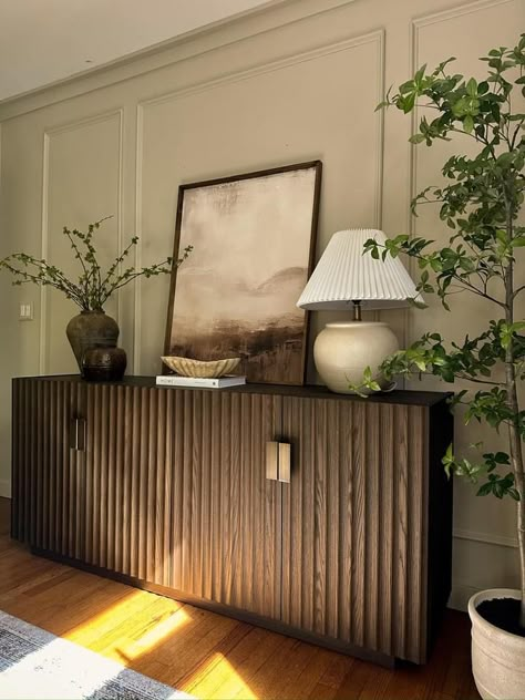 Sideboard Decor Dining Room, Crockery Cabinet, Long Living Room, Sideboard Decor, Sideboards Living Room, Living Room Console, Dining Room Makeover, House Features, Home Entrance Decor