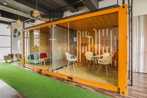 Gjirafa’s new cool office in Pristina Shipping Container Office, Industrial Office Design, Site Office, Cool Office Space, Container Office, Container Architecture, Container Design, Office Snapshots, Cool Office