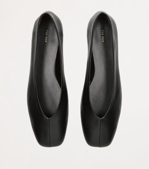 Find THE ROW Eva Two Nappa Leather Ballet Flats on Editorialist. The Rows minimalistic aesthetic is so distinct that it garnered the revered brand 5 CFDA awards across womenswear and accessories. With footwear being one of the Houses expertise, the Eva Two ballet flats deliver the exquisite craftsmanship and streamlined design we have come to expect from the brand, featuring a softly deconstructed silhouette that is instantly recognisable to those in the know. The Row Aesthetic, Chanel Black Flats, 90s Bag, Minimalistic Aesthetic, Cfda Awards, Streamlined Design, Black Ballet Flats, Trainer Boots, Leather Ballet Flats