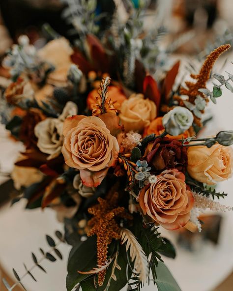 Alex & Tyler’s ethrel wedding decor was exquisite and surrounded by organic tones of oranges, reds, white, and hints of blue. Let us help you create unforgettable moments today! . . . . . Planning + Design: @theyellowrose.weddings Photography: @ashleysteinphoto Signage: @theyellowrose.weddings Catering: @amandascateringnc Bar: @hiwirebrewing_avl Venue: @theeventspace_avl Florals: @shadygroveflowers Hair & Makeup: @annawbeauty Live Music: @carolinamusicplanner Rentals: @theyellowrose.weddin... Ethereal Wedding Decor, Yellow Rose Wedding, Harvest Dinner, Yellow Wedding Theme, Indian Wedding Planner, Bohemian Wedding Inspiration, Fall Flower Arrangements, Wedding Themes Fall, Wine Club