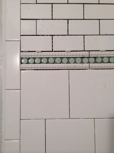 Lindsay & Drew: Penny Tile - I used mint penny round tile that I found on overstock.com. And then trimmed out the penny round tile with a beaded trim tile from lowes. Beadboard Penny Tile Bathroom, Farmhouse Upstairs, Clawfoot Tub Ideas, Penny Tile Bathroom Floor, Historic Bathroom, Richmond House, Penny Tiles Bathroom, House Rehab, Colourful Bathroom