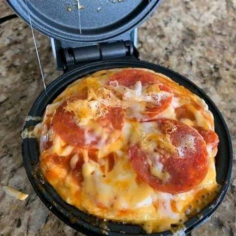 Christel Campbell Icecream Ideas, Pizza Chaffle, Diet Lunch, Waffle Maker Recipes, Keto Pizza, Recetas Keto, Diet Breakfast, Keto Cooking, Keto Recipes Dinner