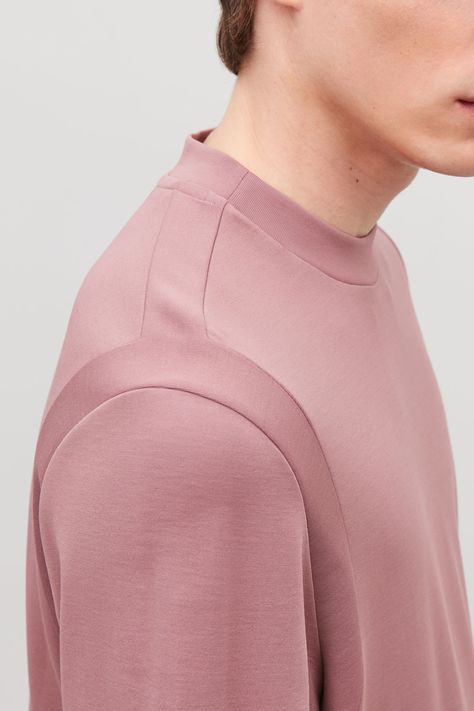 JERSEY T-SHIRT WITH SEAM COVERS - Warm lilac - Tops - COS Sports Wear Fashion, Athleisure Men, Clothing Details, 가을 패션, Mens Swimwear, Apparel Design, Fashion Details, Jersey T Shirt, Mens Tees