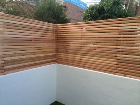 Privacy Screen Fence Ideas, Screen Fence Ideas, Contemporary Fencing, Slatted Fence Panels, Privacy Screen Fence, Fencing Panels, Wood Privacy Fence, Narrow Garden, Modern Fence Design