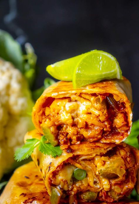 Buffalo Cauliflower Burrito is a quick dinner idea for a weeknight that requires very few ingredients. If you are looking for a Vegetarian burrito wrap recipe then you must definitely try this. Burrito Wrap Recipe, Cauliflower Burrito, Buffalo Cauliflower Tacos, Easy Burrito Recipe, Vegetarian Burrito, Burrito Wrap, Rice Wraps, Burrito Recipe, Riced Cauliflower