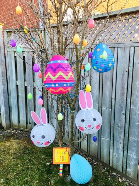 DIY Easter Decorations Which Are So Easy And Super Adorable - RecipeMagik Easter Eggs Activities, Eggs Activities, Easter Egg Activities, Easter Topiary, Easter Decorating Ideas, Easter Outdoor, Easter Eggs Kids, Easter Wood Crafts, Easter Event