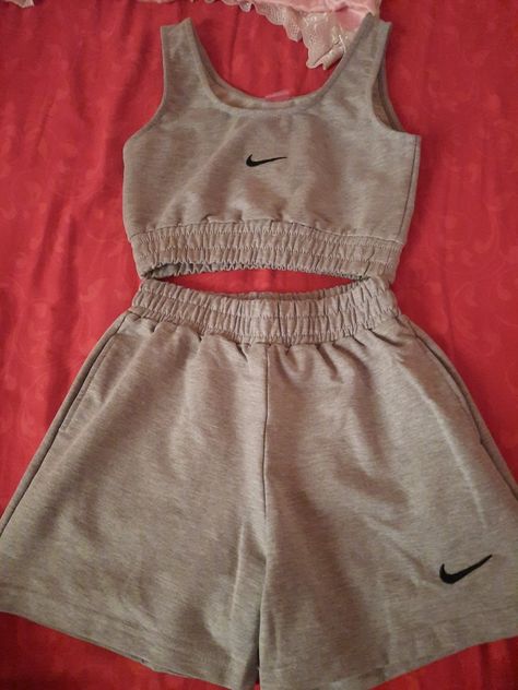 Aged Clothing, Cute Nike, Cute Nike Outfits, Old Outfits, Outfit Layout, American Girl Clothes, Cute Preppy Outfits, Grey Outfit, Cooler Look